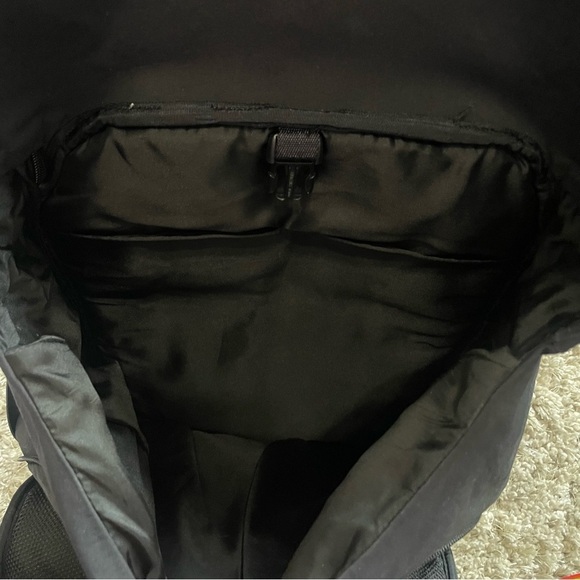 Lululemon Early Embark Mens Black Backpack with luggage strap - Picture 7 of 13